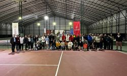 Cumhuriyet Bayramı coşkusu tenis kortlarına taşındı