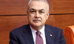 Savaş, fon krizi için kürsüde