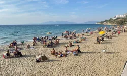 Aydın’da Ekim'de vatandaşlar denize girdi
