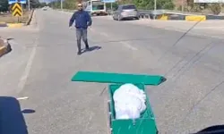 Cenaze aracından tabut düştü