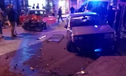 Koçarlı'da İki Otomobil Çarpıştı