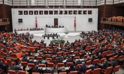 Erdoğan kürsüye çıktı,  Özel'in partisi salonu terk etti!