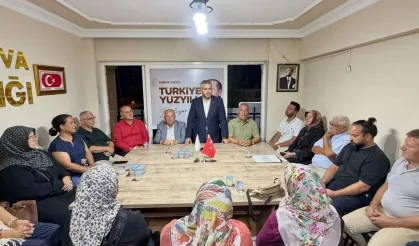AK Parti İncirliova'da yeni üyelere rozeti Özmen taktı