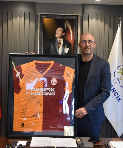 İncir hediyesine imzalı forma