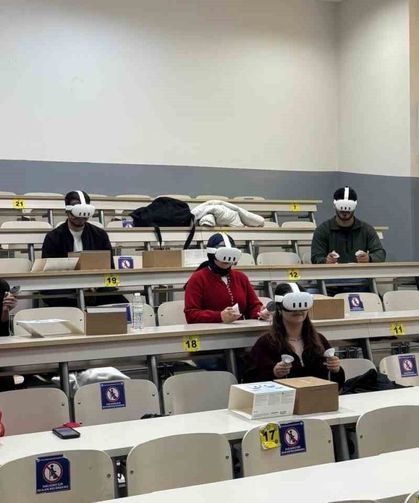 ADÜ'de öğrenciler dersleri sanal gerçeklik destekli işliyor