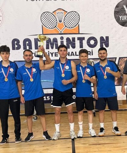 Badmintoncuları Namağlup Şampiyon Oldu