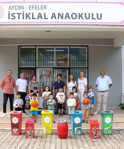 Efeler’de minik çevrecilere ödül