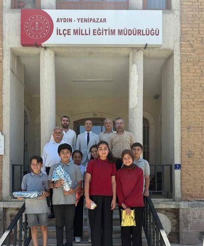 Başarılı öğrenciler ödüllendirildi