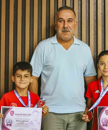 Türkiye derecesi yapan güreşçiler milli takım kampına
