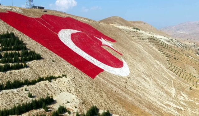 Türkiye’nin en büyük bayrağı yapılıyor