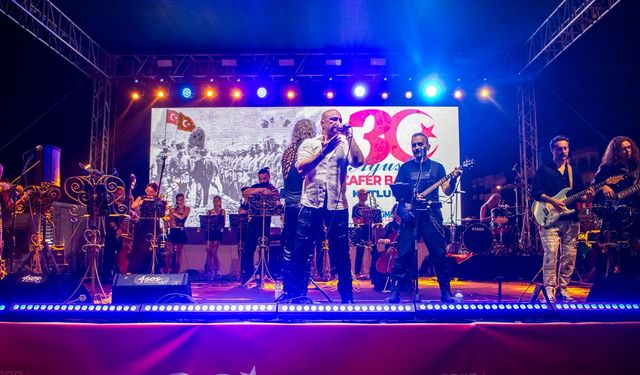 Kuşadası’nda Bayram Coşkusu Senforock Konseriyle Zirveye Ulaştı