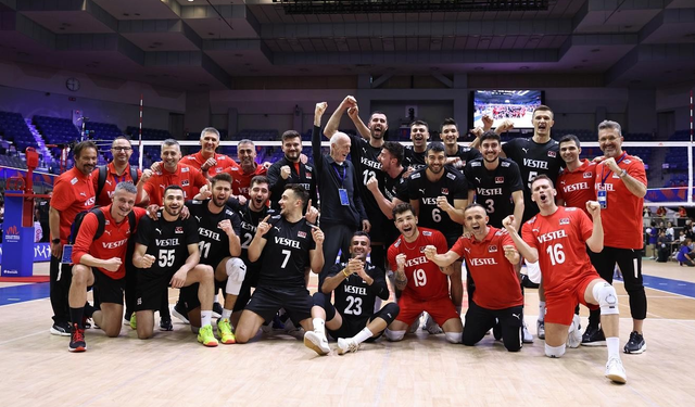 Voleybolda tarihi başarı: Çeyrek finaldeyiz!