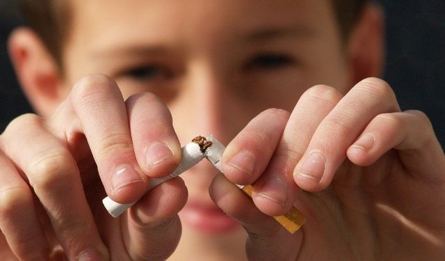 İspanya'da çocuğu sigara içene ceza