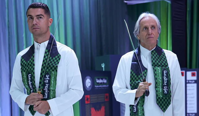 Ronaldo ve Jesus özel kıyafet giydi, kılıç kuşandı