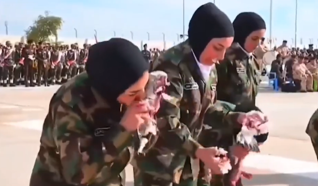Irak’ta kadın askerler canlı güvercin yedi