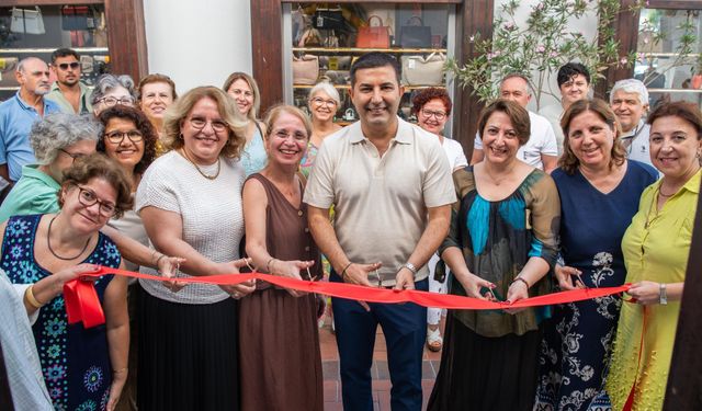Kuşadası’nda “Renkli Tasarımlar” Sergisi Açıldı