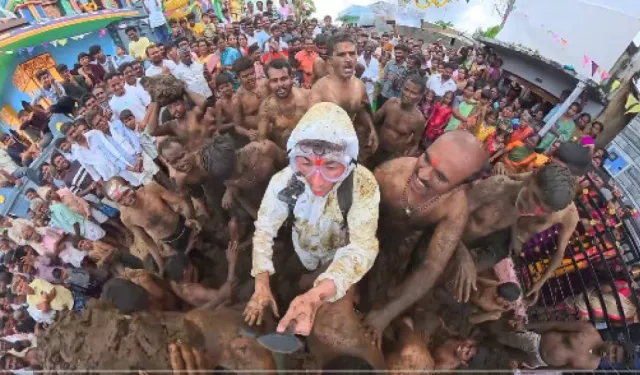 İnek dışkısı festivali Youtuber'ın zor anaları