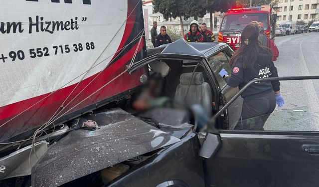Otomobil kontrolden çıktı kamyonete ok gibi saplandı: 1 ölü, 4 yaralı