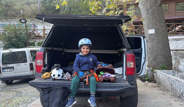 4 yaşındaki Yusuf 350 metrelik Darkale kanyonunu geçti