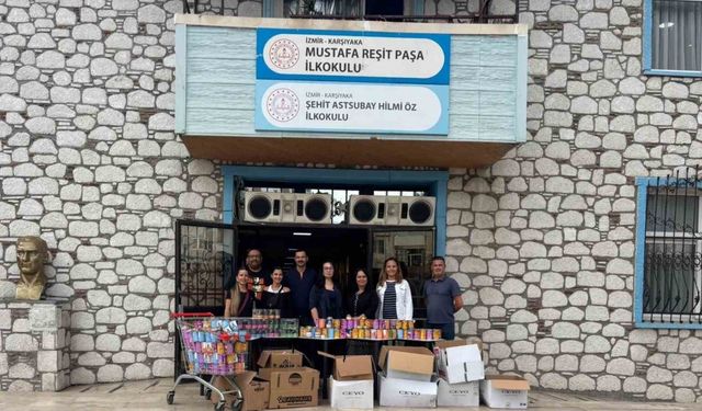 Tedavi gören kediler için 2 bin kutu mama topladı