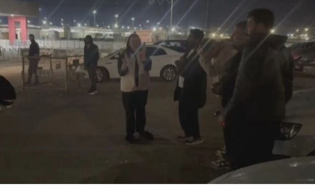 Ayşe Barım’ı Gazeteciler Benzinliğe Bıraktı