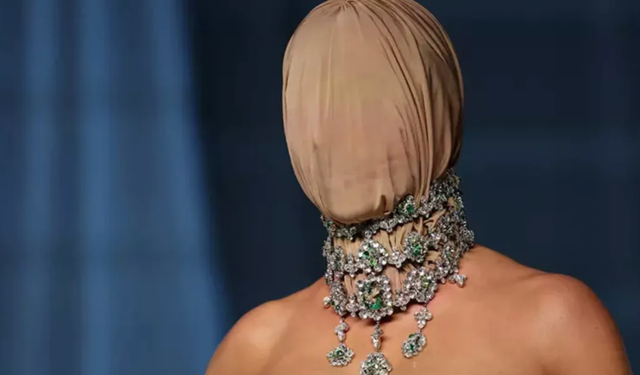 Kim Kardashian'ın gala tarzı şaşırttı!