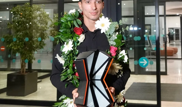 Toprak Razgatlıoğlu yurda döndü