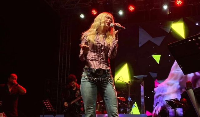 İncirliova’da Cumhuriyet Aleyna Tilki’yle kutlandı