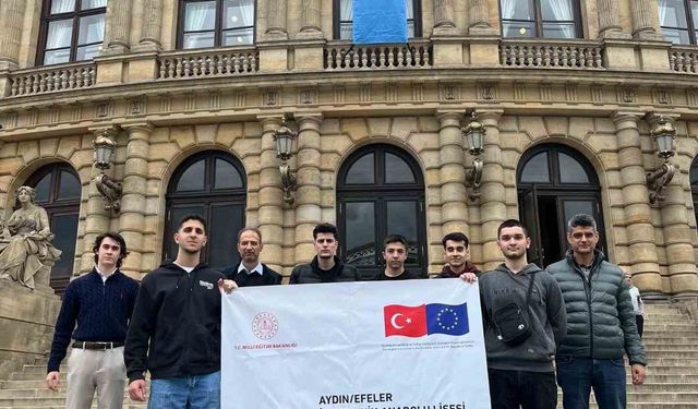 Aydınlı liselilerden elektrikli araç şarj istasyonu alanında uluslararası başarı