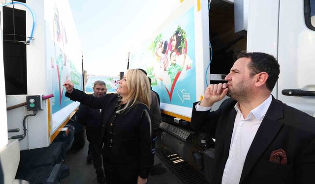 Çöp kamyonlarından çiçek kokuları yayılıyor