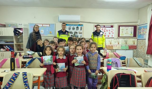 Salavatlı İlkokulu öğrencilerine jandarmadan trafik eğitimi