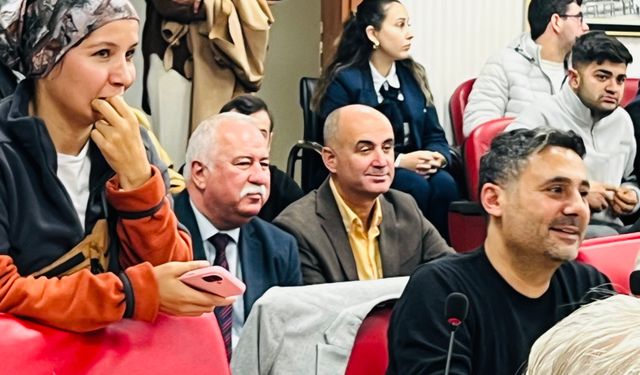 Kırk Yılda Bir Meclise Geldiler, Ayakta Kaldılar