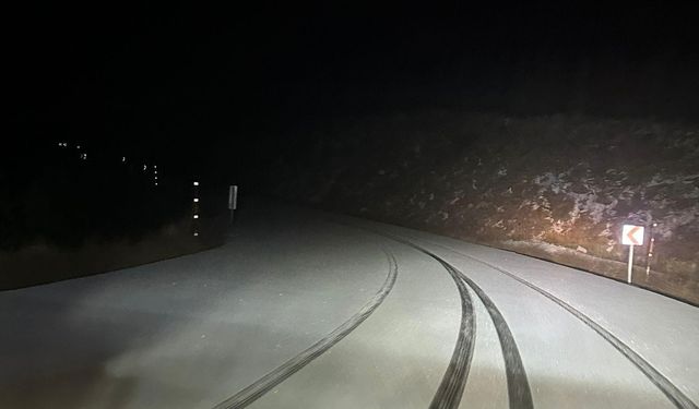 İzmir'e mevsimin ilk karı düştü