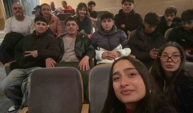 Karacasu'da öğrenciler tiyatroyla buluştu