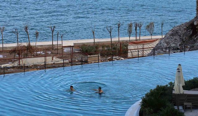 Kış ortasında havuz keyfi