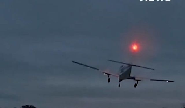 ABD Florida’da Seyir Halindeki Aracın Üzerine Uçak Düştü