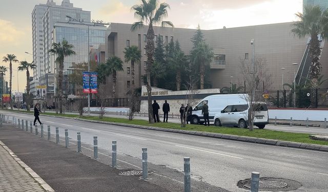 İzmir Adliyesi önünde şüpheli paket paniği