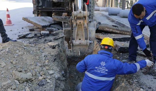Büyükşehir'in Kuşadası'nda altyapı çalışmaları sürüyor