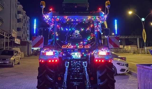Led ışıklı traktör dikkat çekti