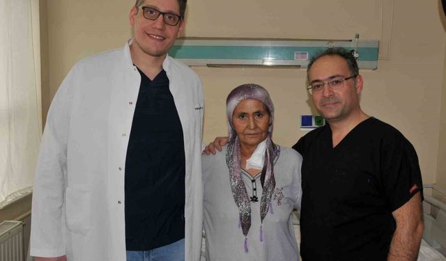 Hastaya cerrahi operasyonla yemek borusu yapıldı