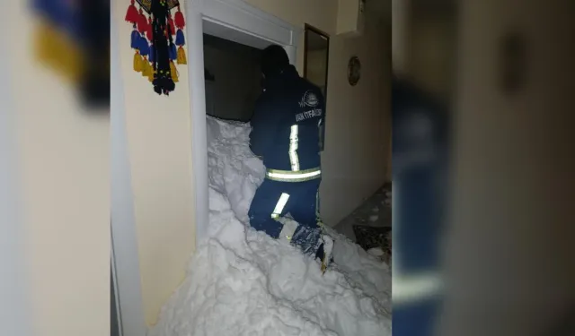 Mahalleye çığ düştü! 22 ev boşaltıldı, 1 kişi kayıp