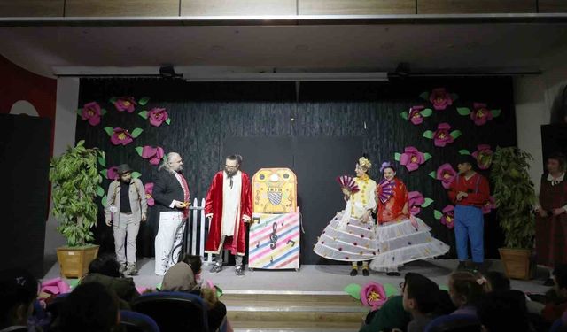 Aydın Büyükşehir Belediyesi'nden çocuklara tiyatro