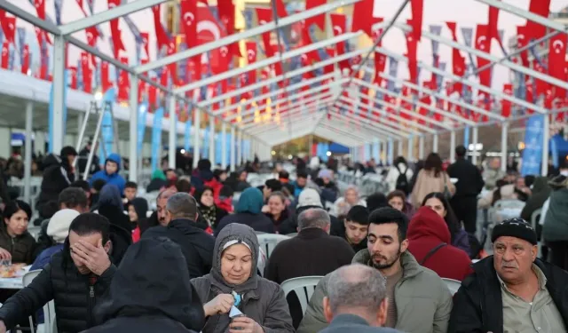 Aydınlılar Büyükşehir Belediyesi’nin İftar Sofralarında