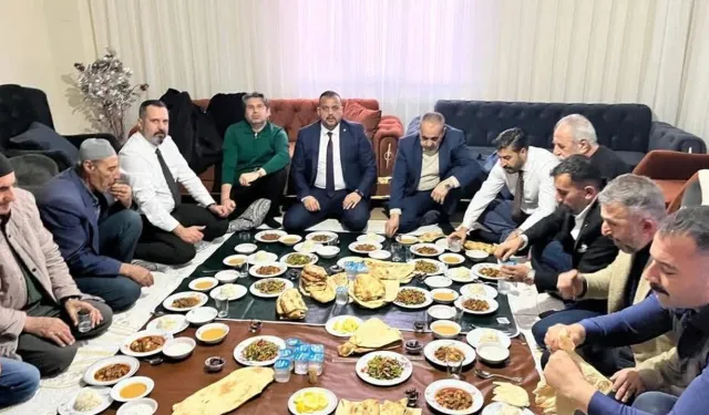 Cihangiroğlu, muhtarlar ve kanaat önderleri ile iftar yaptı