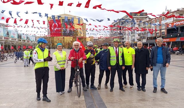 İstiklal ve İstikbal İçin Sürdüler