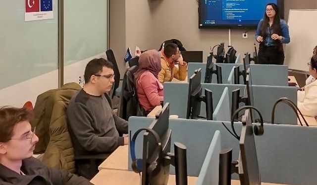 Başkan Yetişkin’den Gençlere Dijital Köprü