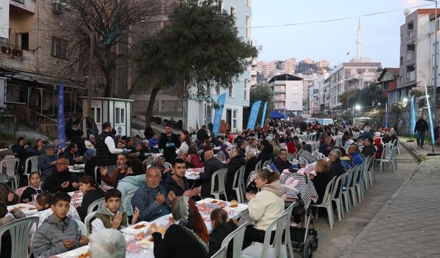 Aydınlılar Büyükşehir'in iftar sofrasında bir araya geldi