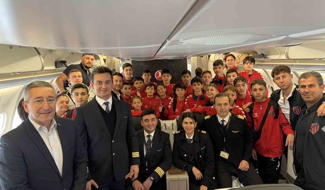 Katar’da Mahsur Kalan Kuşadalı Sporcular Yurda Döndü
