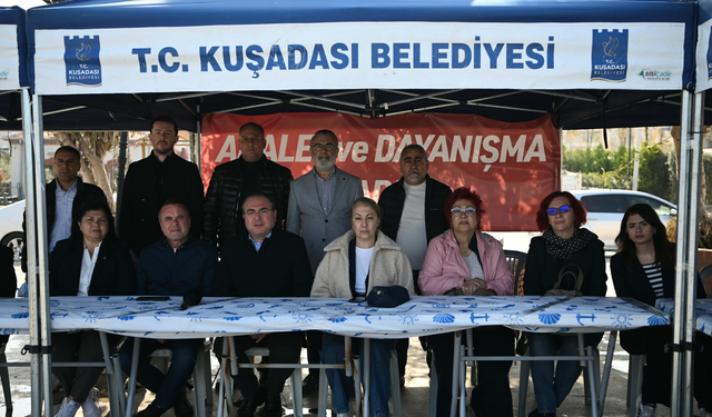 Kuşadası’nda Başkan Günel için ‘Demokrasi Nöbeti’ başlatıldı
