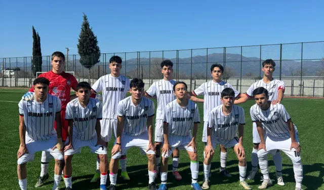 Pınarbaşıspor şampiyonluk kupasının bir ucundan tuttu